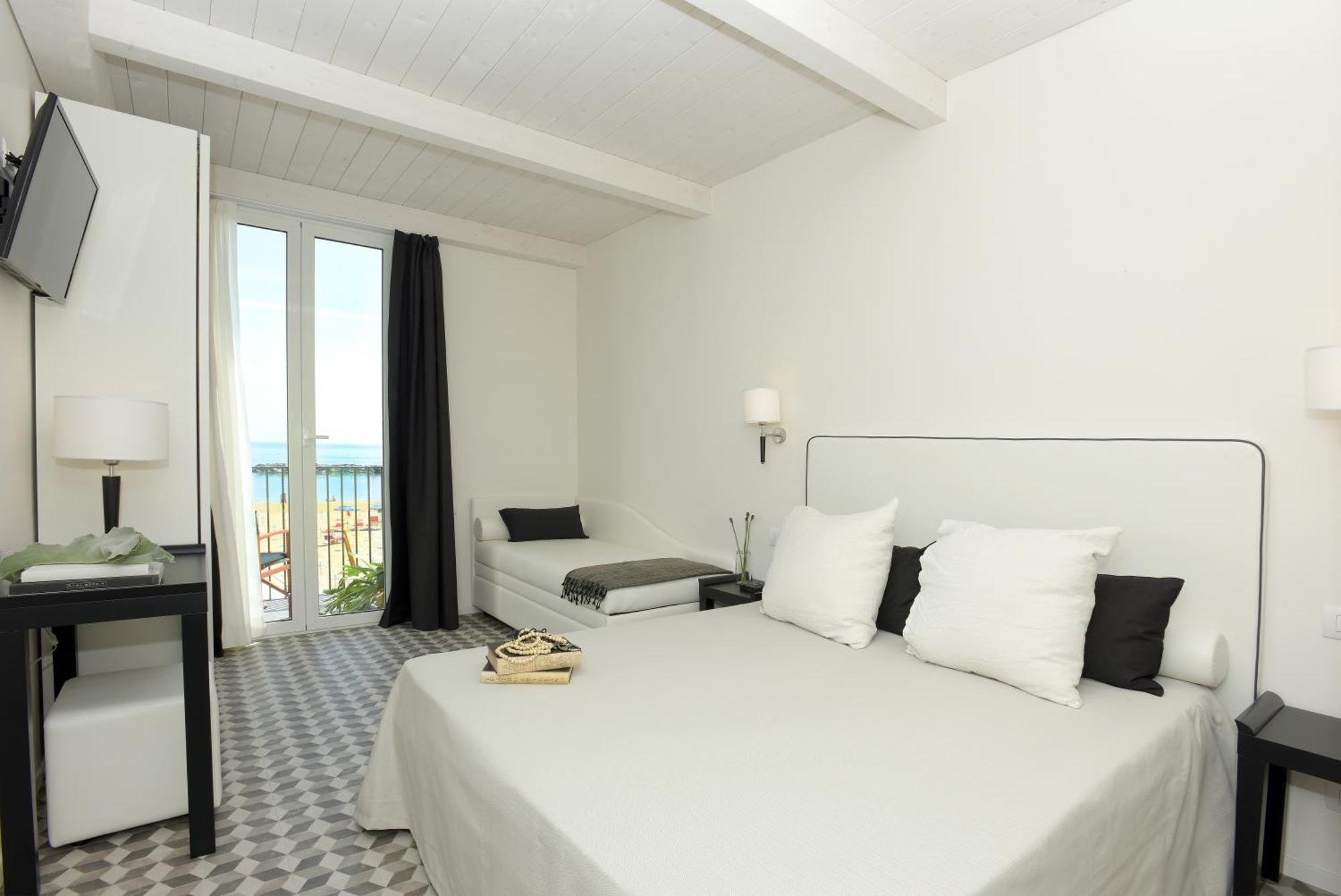 Hotel Capanni 벨레지아아지마리나 외부 사진